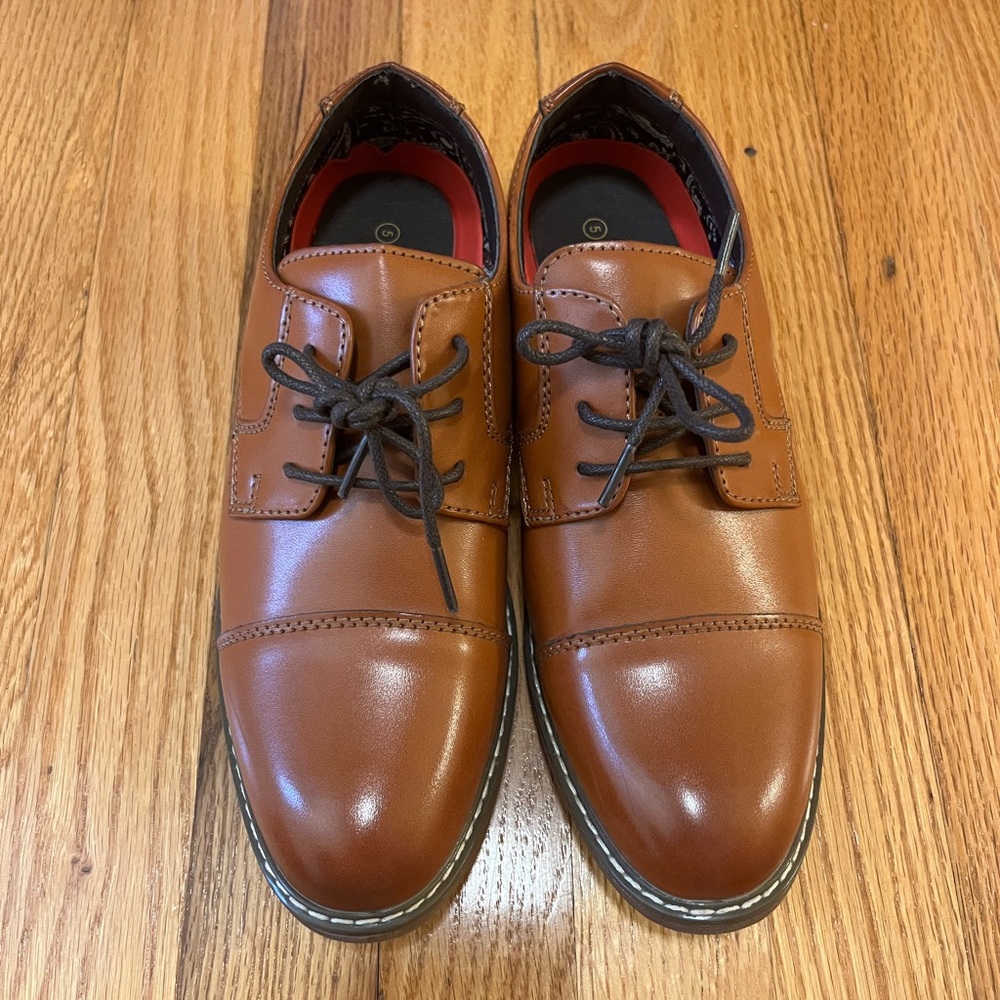 Boys dress shoes, size 5